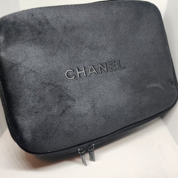 ✨✨✨LABOR DAY SALE ✨✨✨ Chanel Cosmetic Case - Black - Picture 1 of 8